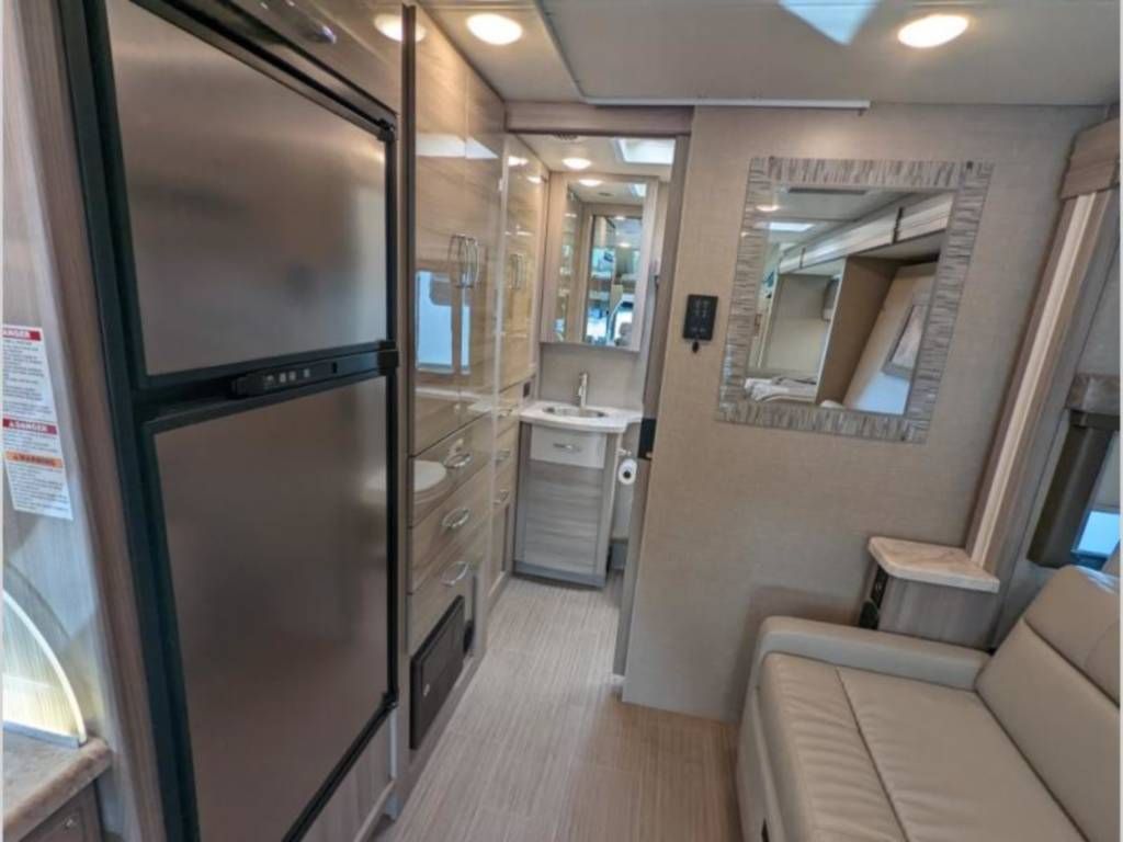 Photo 1 - 2020 Thor Motor Coach Class C Motorhome rental photo 4