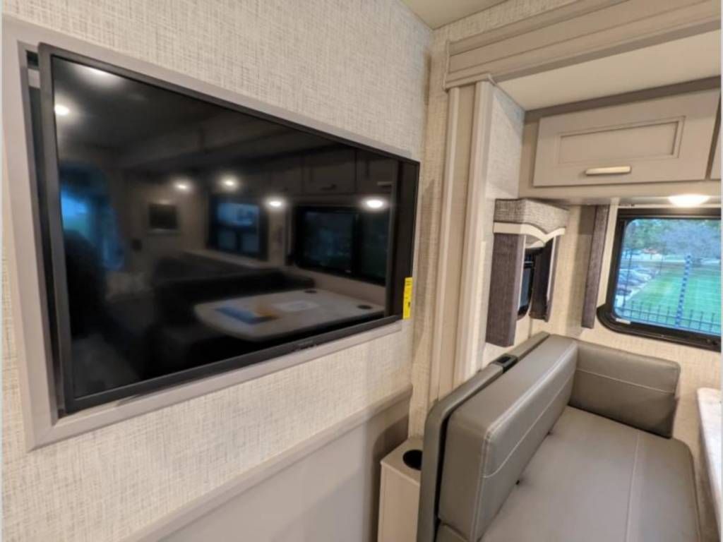 Photo 1 - 2020 Thor Motor Coach Class A Motorhome rental photo 4