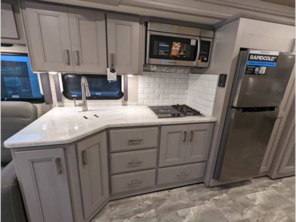 Photo 1 - 2020 Thor Motor Coach Class A Motorhome rental photo 8