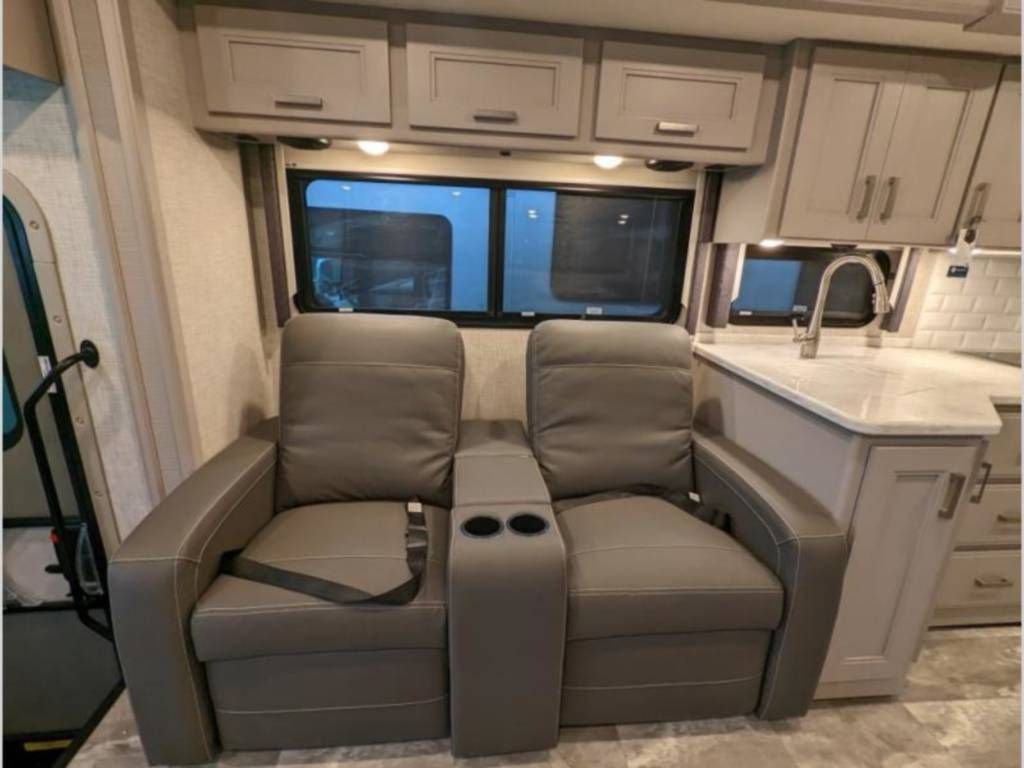Photo 1 - 2020 Thor Motor Coach Class A Motorhome rental photo 10