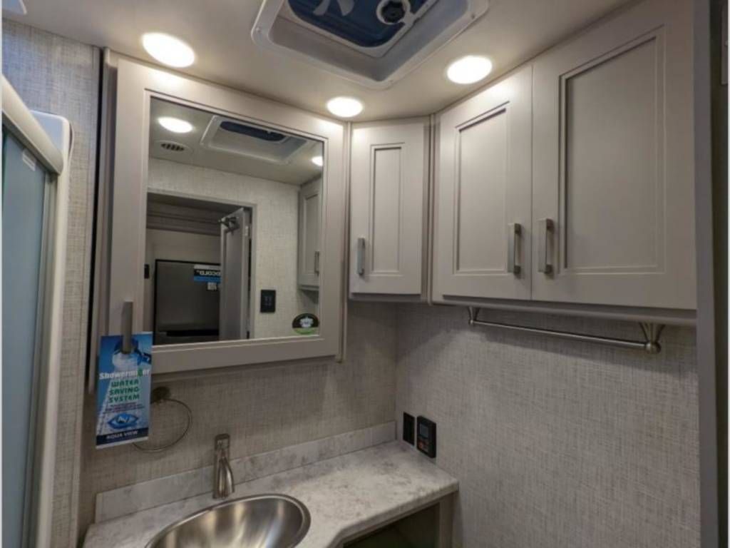 Photo 2 - 2020 Thor Motor Coach Class A Motorhome rental photo 18