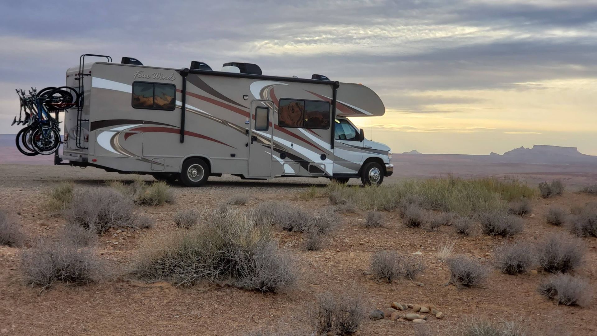 Photo 2 - 2015 Thor Motor Coach Class C Motorhome rental photo 4