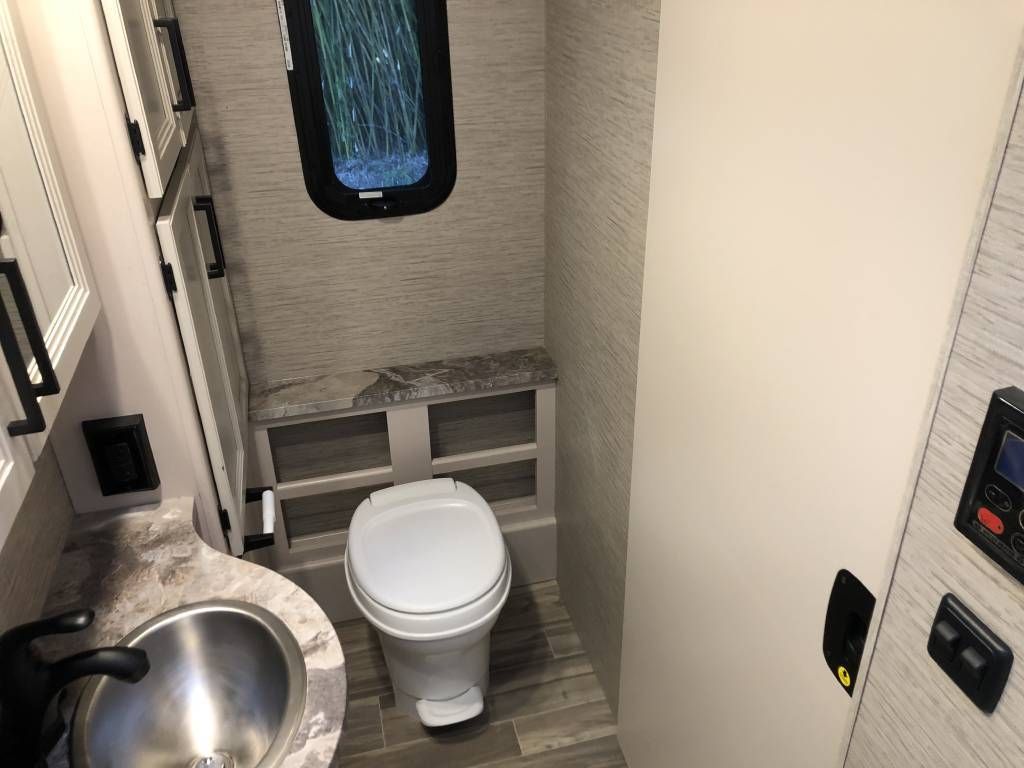 Photo 1 - 2020 Thor Motor Coach Class C Motorhome rental photo 5