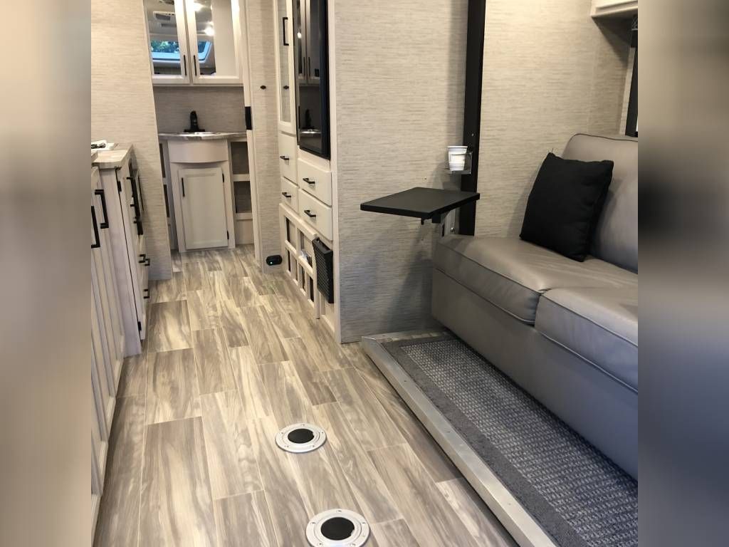 Photo 1 - 2020 Thor Motor Coach Class C Motorhome rental photo 6