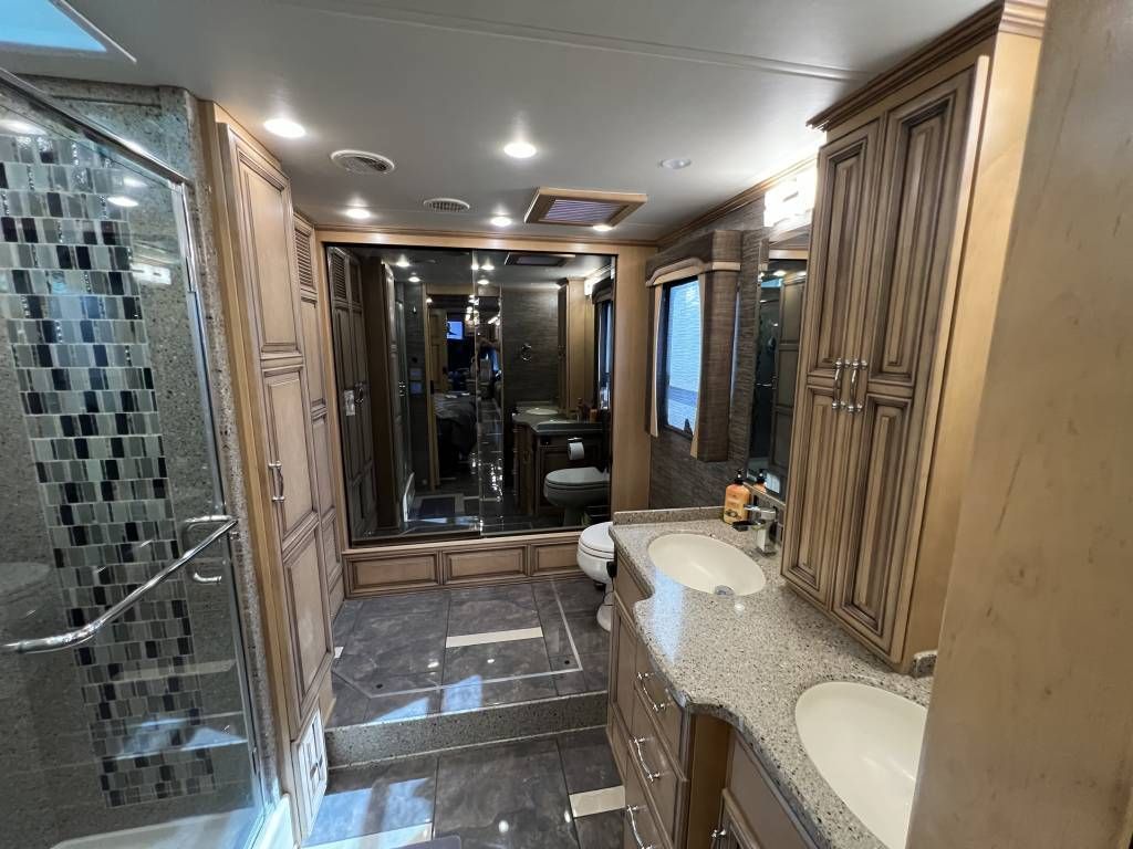 Photo 1 - 2019 Newmar Class A Motorhome rental photo 6