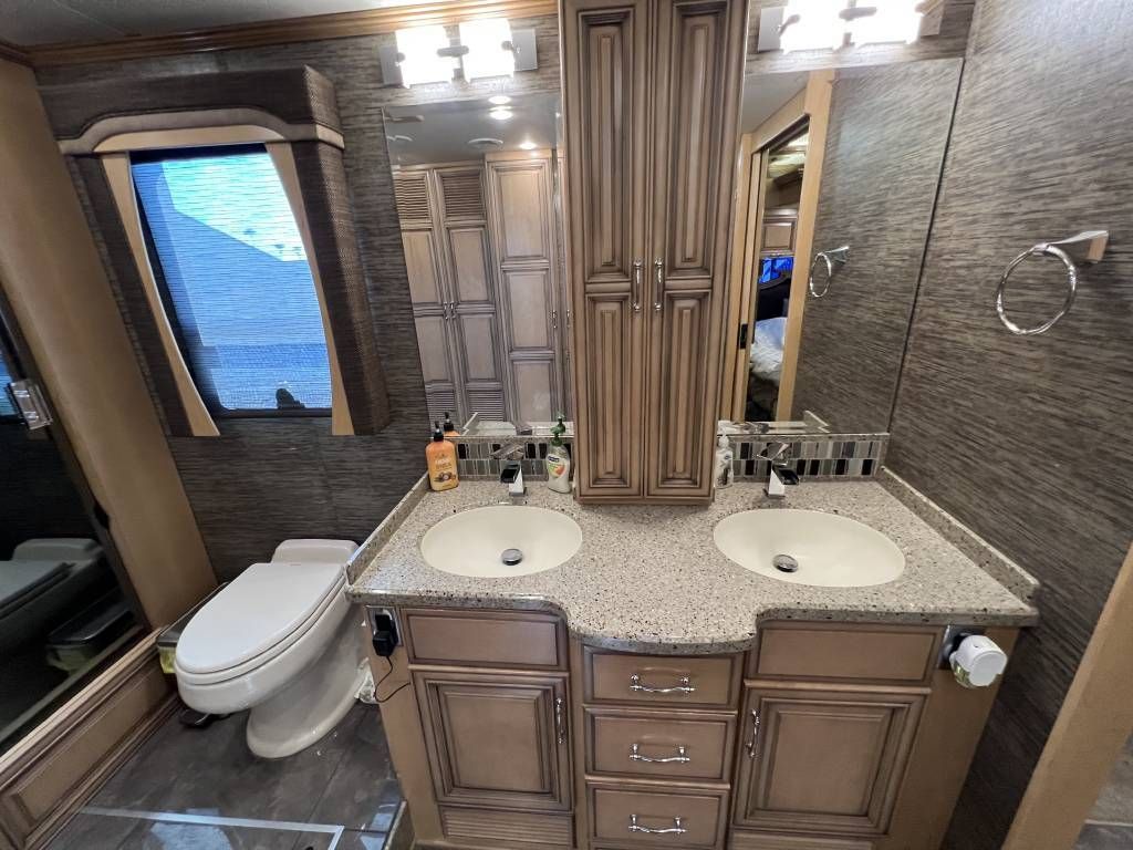 Photo 1 - 2019 Newmar Class A Motorhome rental photo 7