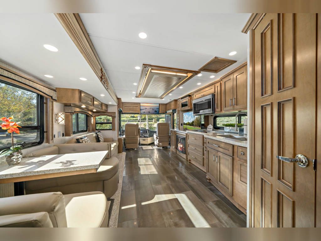 Photo 2 - 2020 Newmar Class A Motorhome rental photo 7