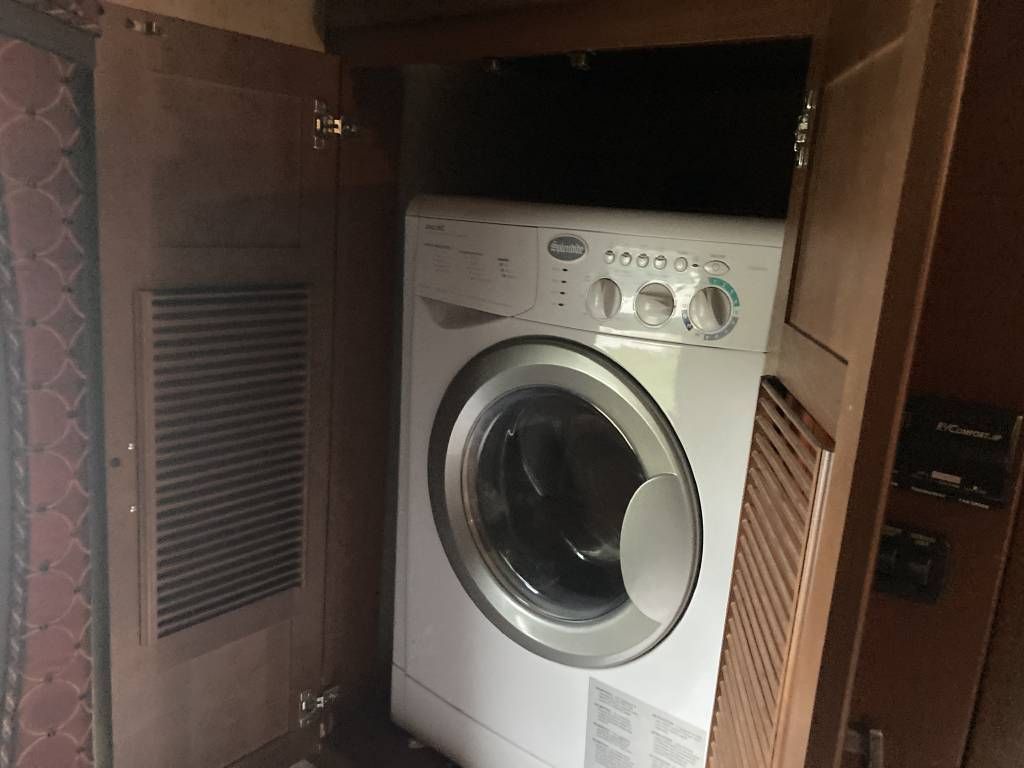 Photo 1 - 2020 Winnebago Class C Motorhome rental photo 3