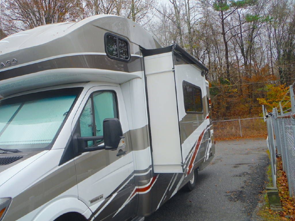 Photo 3 - 2020 Winnebago Class C Motorhome rental photo 12