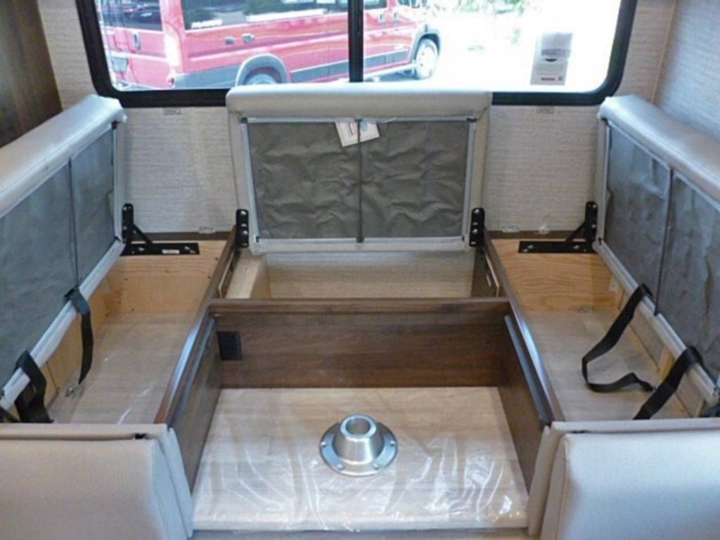 Photo 3 - 2020 Winnebago Class C Motorhome rental photo 16