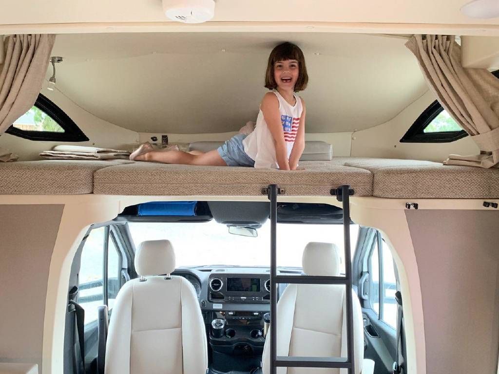 Photo 4 - 2021 Winnebago Class C Motorhome rental photo 14