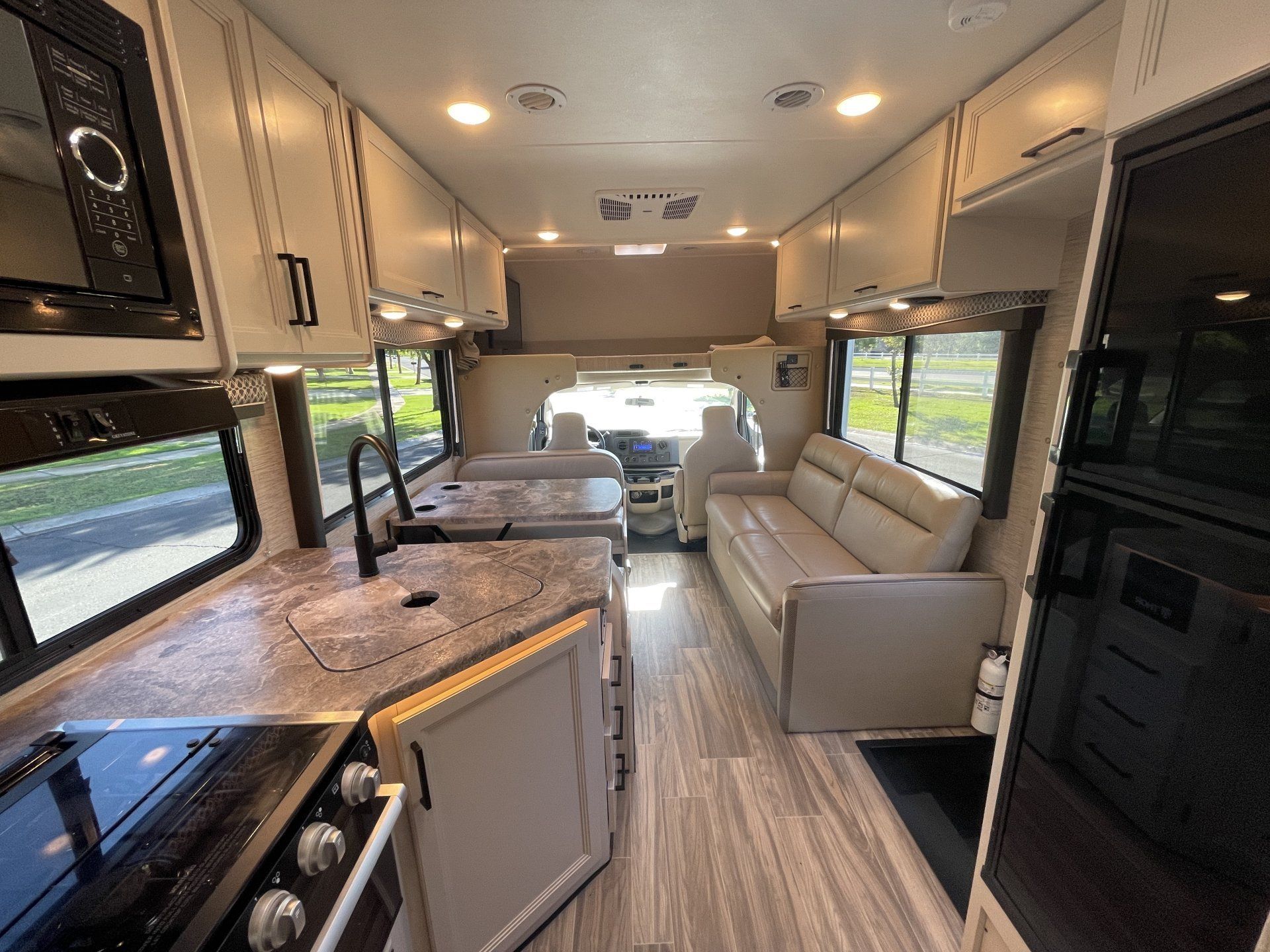 Photo 2 - 2023 Thor Motor Coach Class C Motorhome rental photo 5