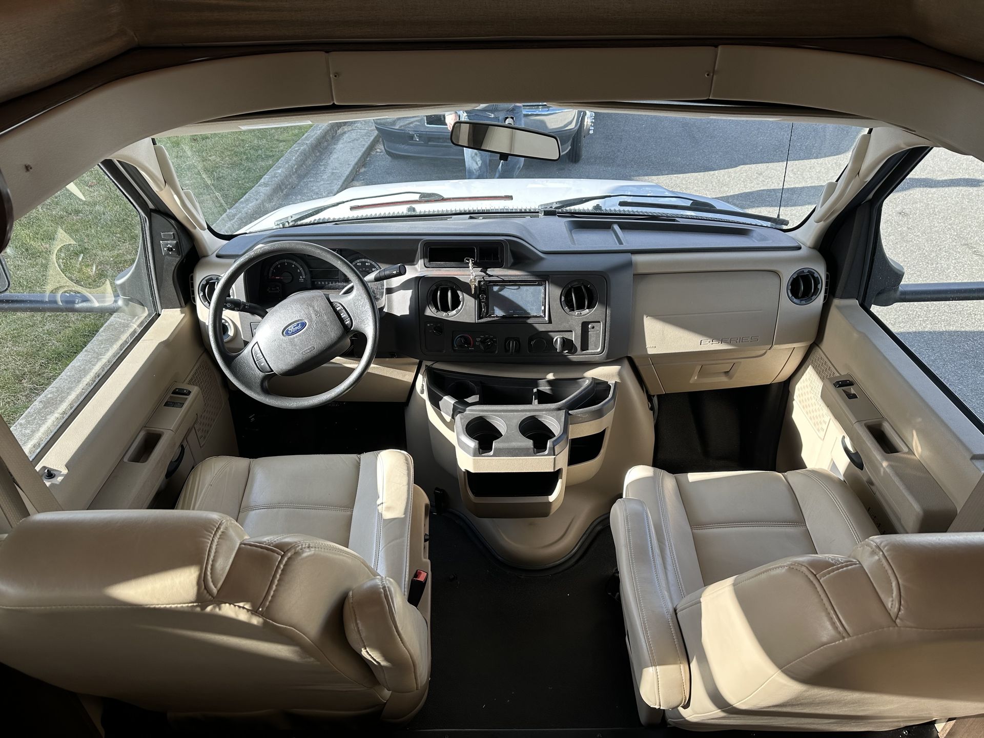 Photo 2 - 2018 Jayco Class C Motorhome rental photo 9