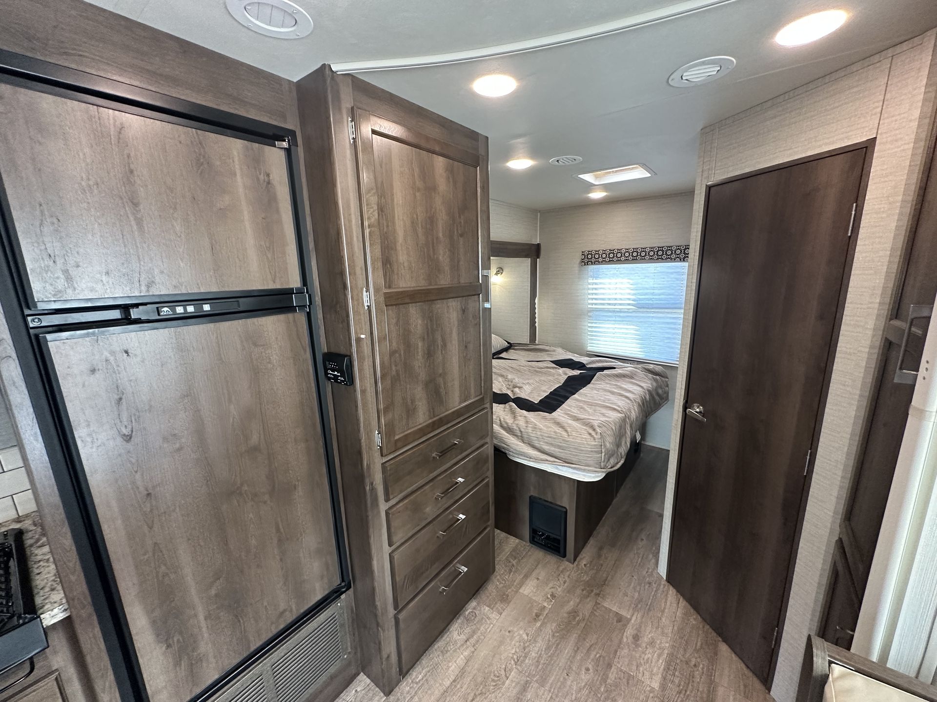 Photo 4 - 2018 Jayco Class C Motorhome rental photo 14