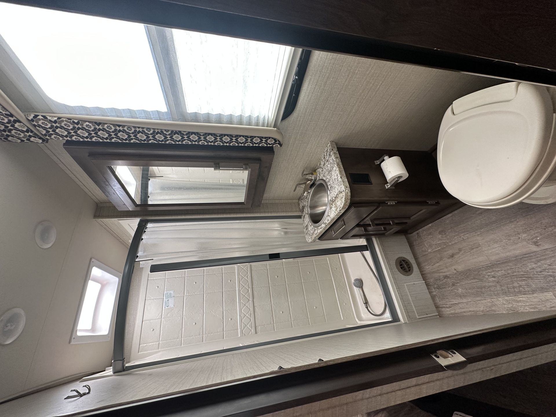 Photo 4 - 2018 Jayco Class C Motorhome rental photo 15