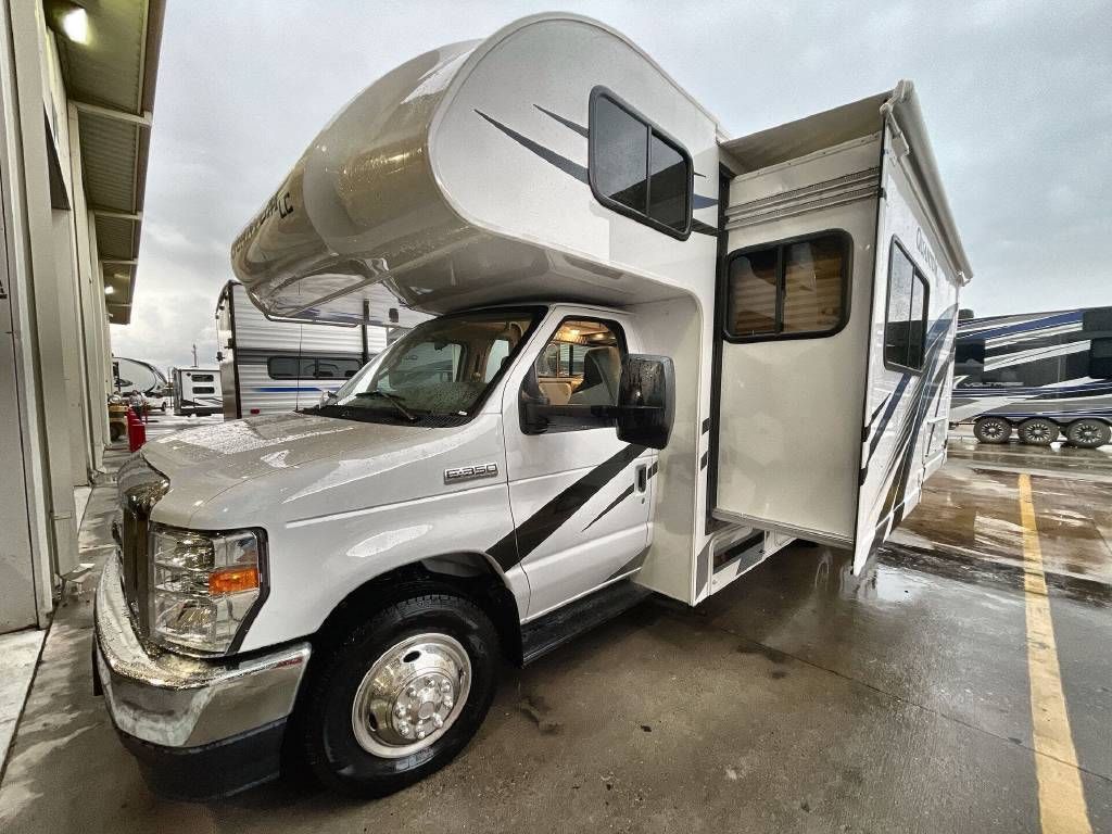 Photo 1 - 2020 Thor Motor Coach Class C Motorhome rental photo 2