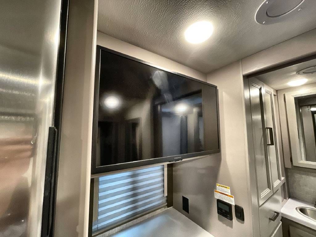 Photo 2 - 2020 Thor Motor Coach Class C Motorhome rental photo 7