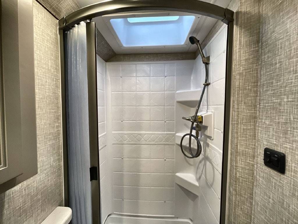 Photo 2 - 2020 Thor Motor Coach Class C Motorhome rental photo 11