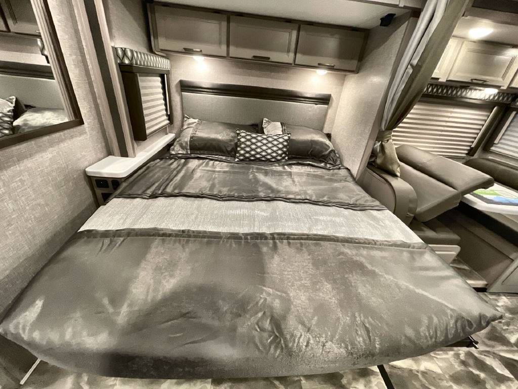 Photo 3 - 2020 Thor Motor Coach Class C Motorhome rental photo 16
