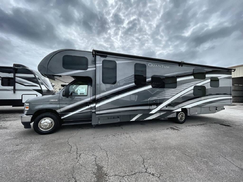 Photo 0 - 2020 Thor Motor Coach Class C Motorhome rental photo 2