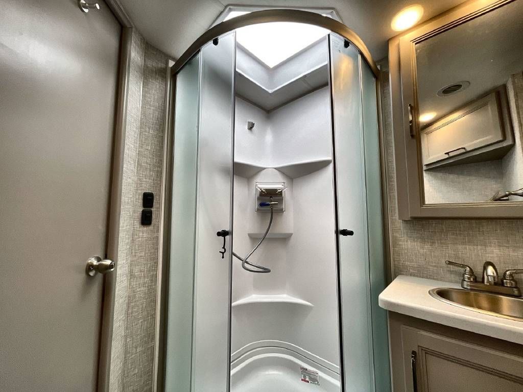 Photo 1 - 2020 Thor Motor Coach Class C Motorhome rental photo 11