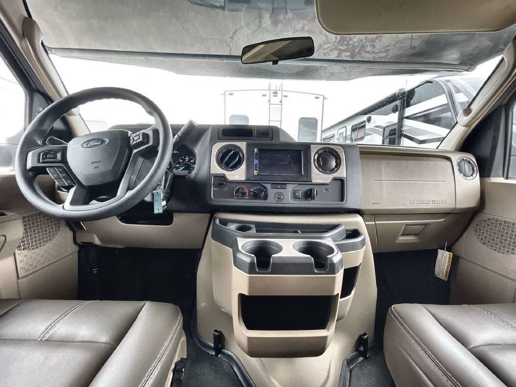 Photo 1 - 2019 Thor Motor Coach Class C Motorhome rental photo 6