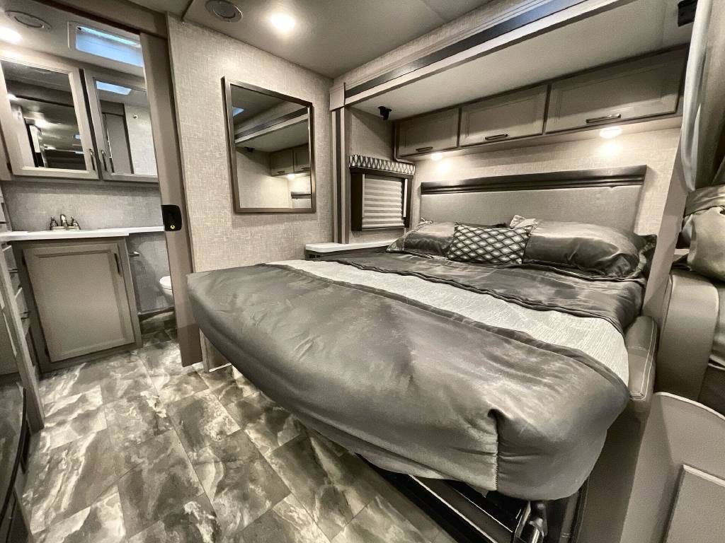 Photo 1 - 2019 Thor Motor Coach Class C Motorhome rental photo 8