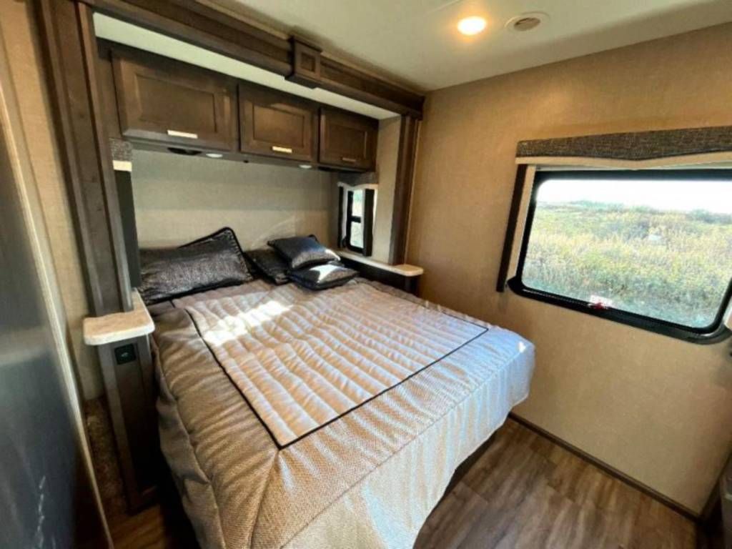 Photo 1 - 2020 Thor Motor Coach Class C Motorhome rental photo 13