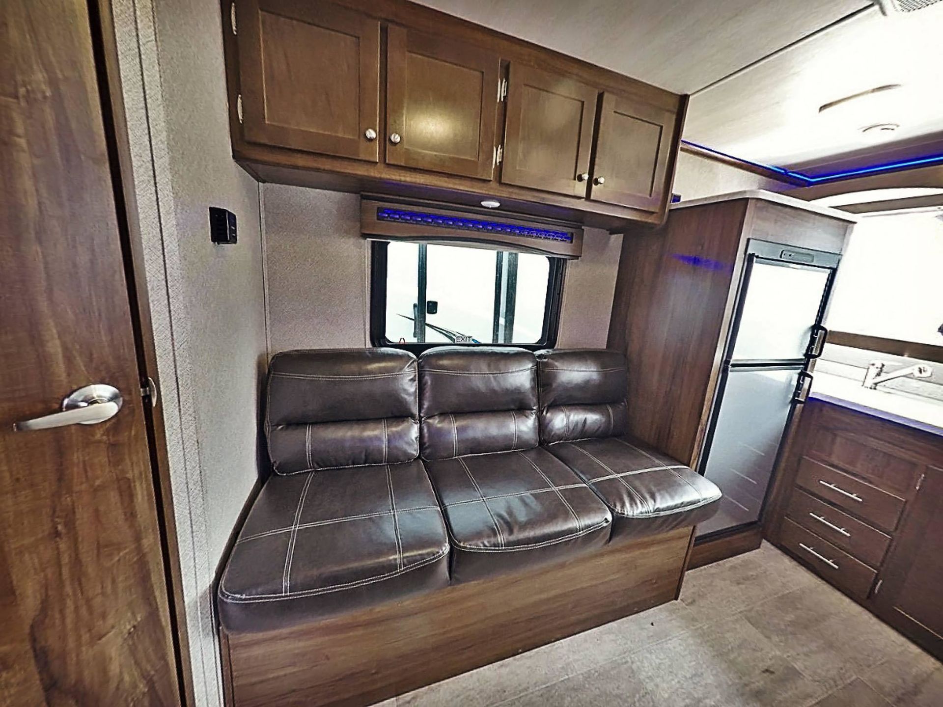 Photo 3 - 2019 HEART LAND Travel Trailer rental photo 8