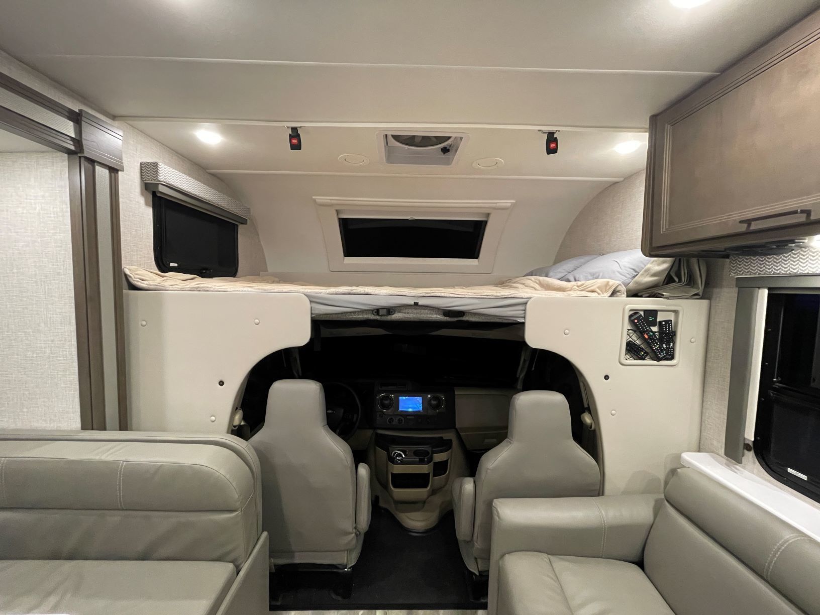 Photo 5 - 2023 Thor Motor Coach Class C Motorhome rental photo 7