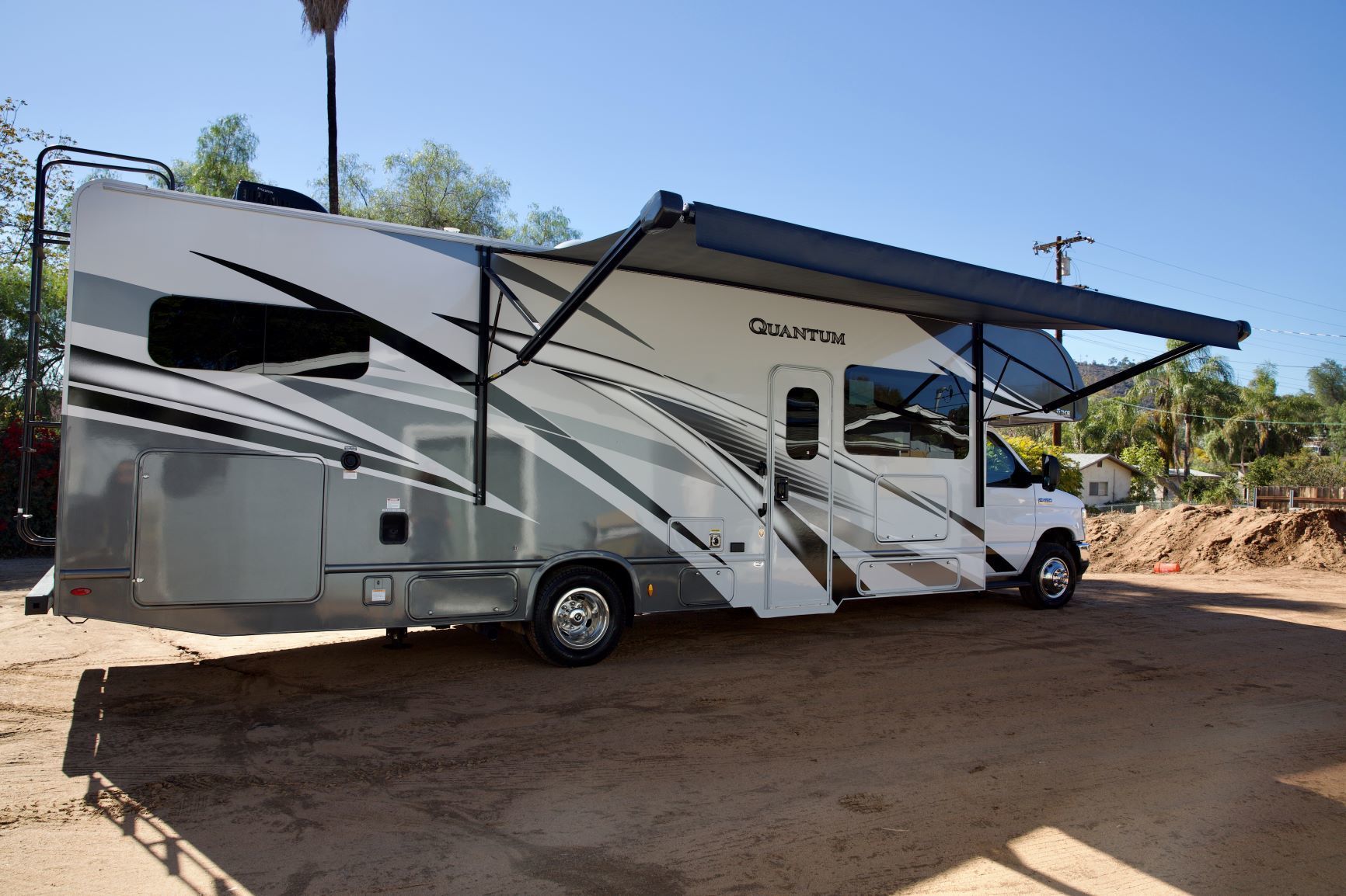 Photo 13 - 2023 Thor Motor Coach Class C Motorhome rental photo 15