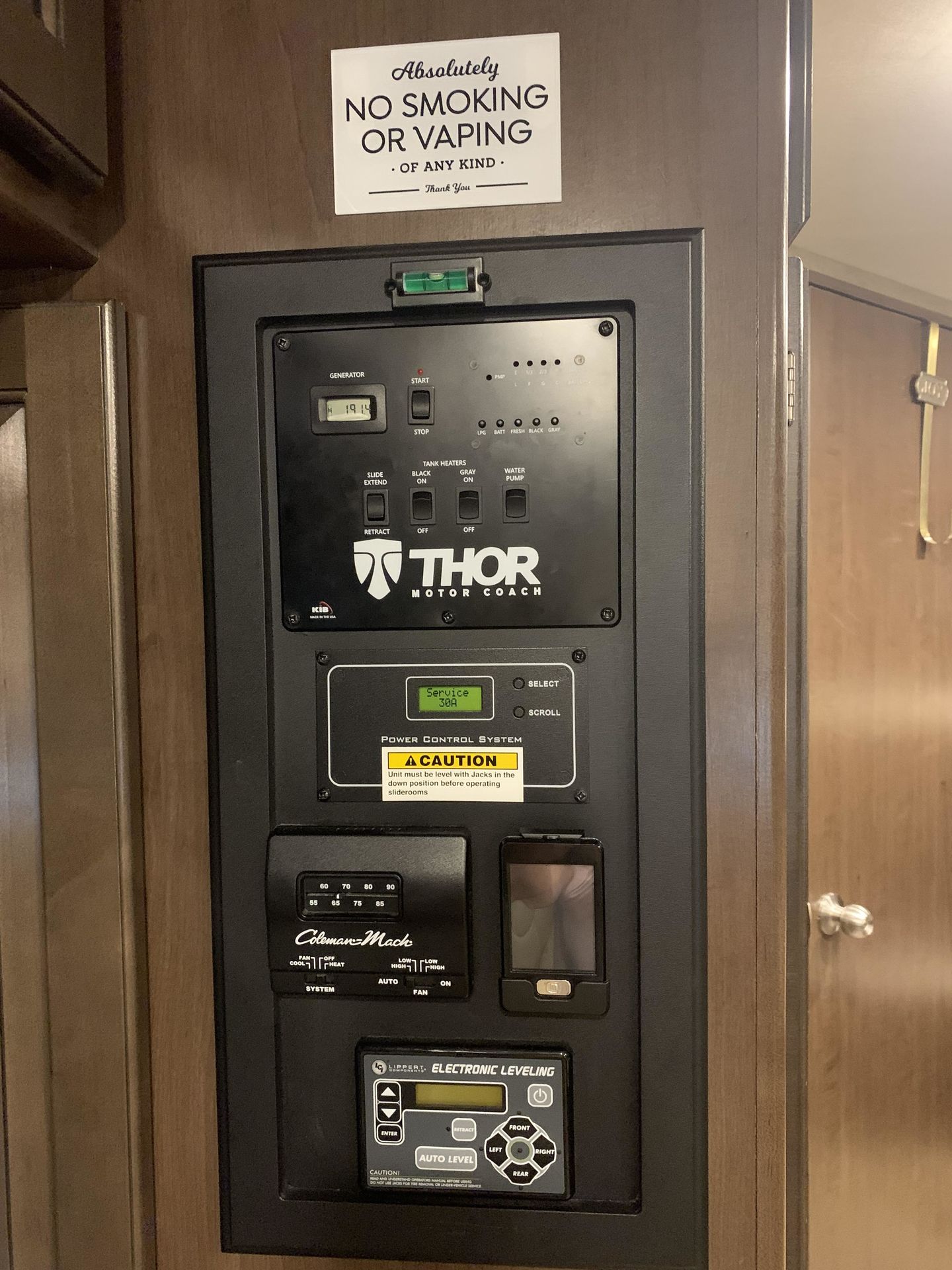 Photo 1 - 2020 Thor Motor Coach Class C Motorhome rental photo 8