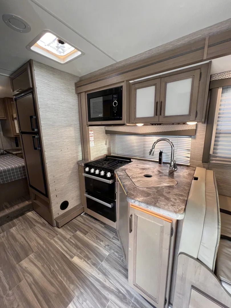 Photo 0 - 2022 Thor Motor Coach Class C Motorhome rental photo 7