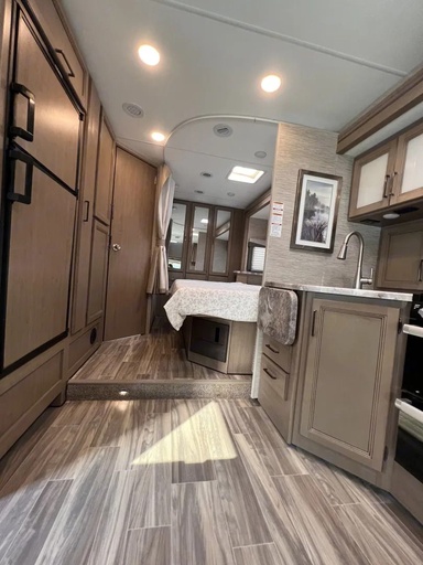 2022 Thor Motor Coach Four Winds 27R Class C Motorhome for rent in Portland, OR