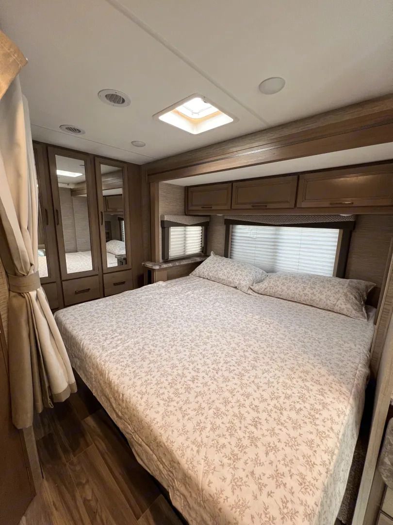 Photo 0 - 2022 Thor Motor Coach Class C Motorhome rental photo 8