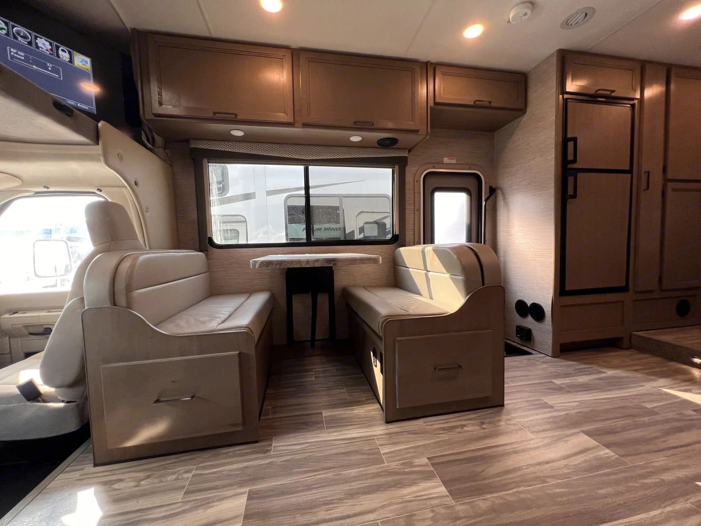 Photo 1 - 2022 Thor Motor Coach Class C Motorhome rental photo 16