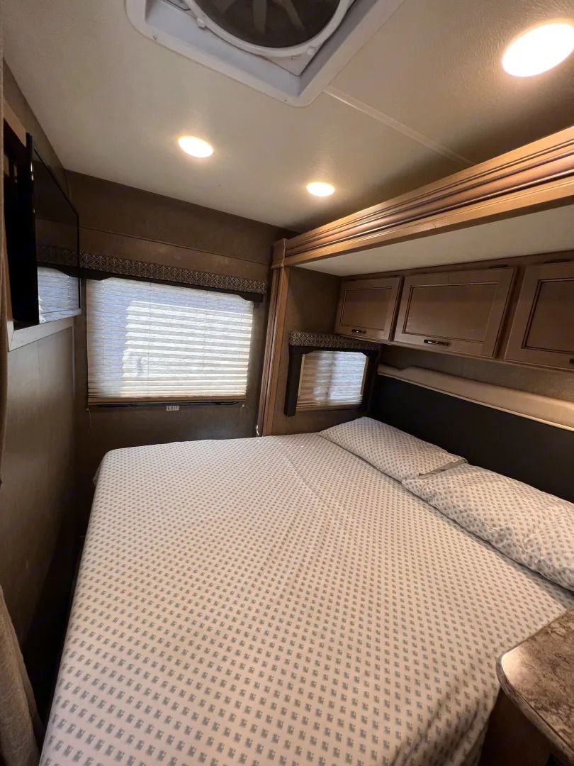 Photo 0 - 2020 Thor Motor Coach Class C Motorhome rental photo 7