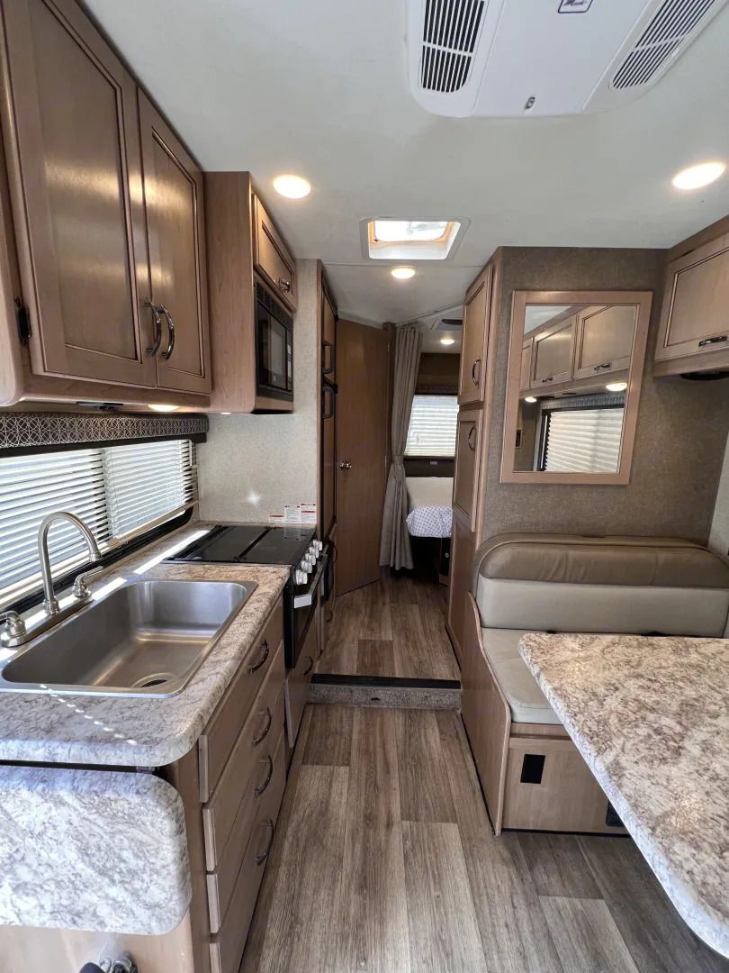 Photo 0 - 2020 Thor Motor Coach Class C Motorhome rental photo 11