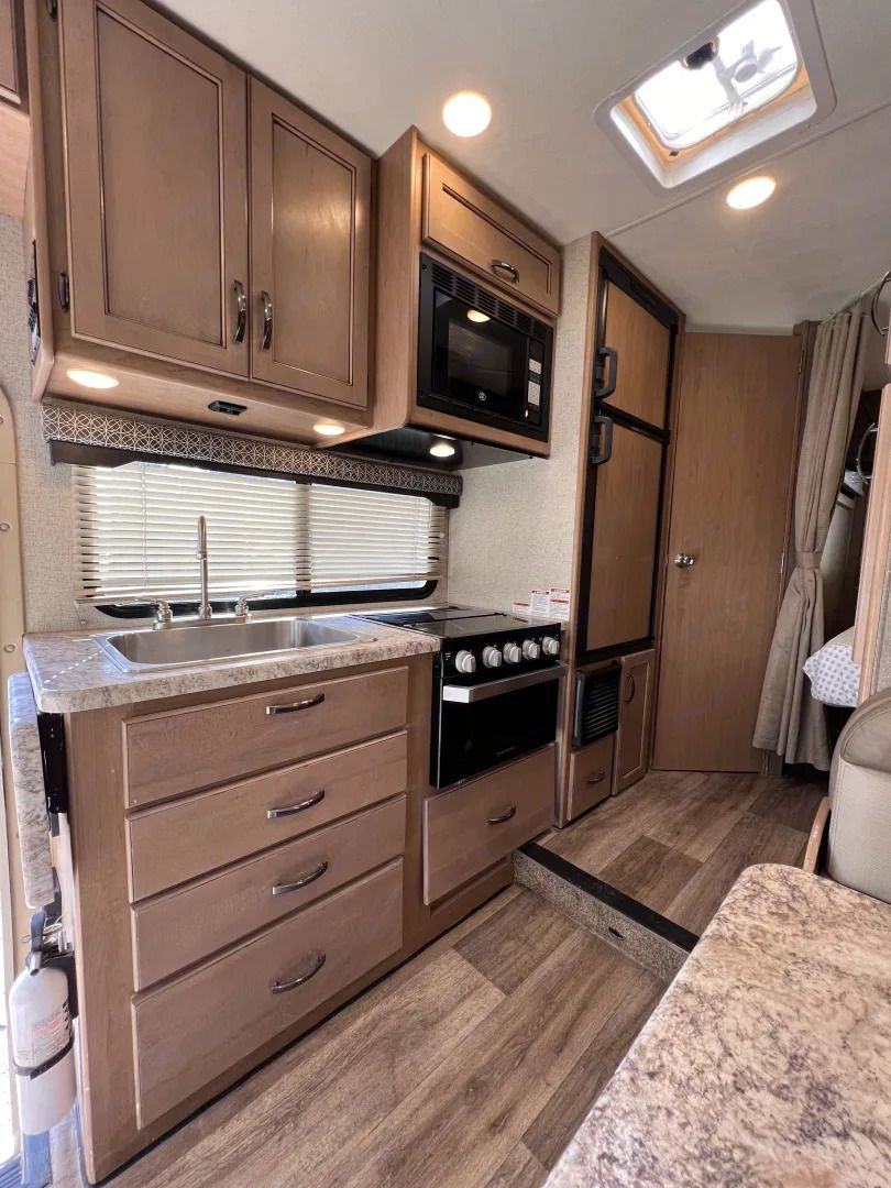 Photo 0 - 2020 Thor Motor Coach Class C Motorhome rental photo 12