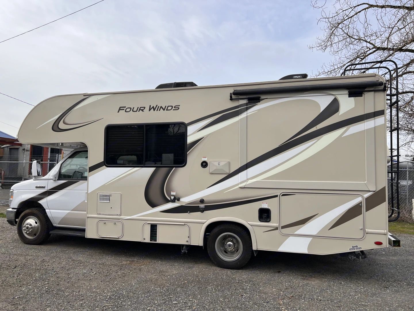 Photo 1 - 2020 Thor Motor Coach Class C Motorhome rental photo 20