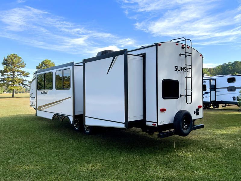 Photo 1 - 2023 COROSS ROADS Travel Trailer rental photo 9