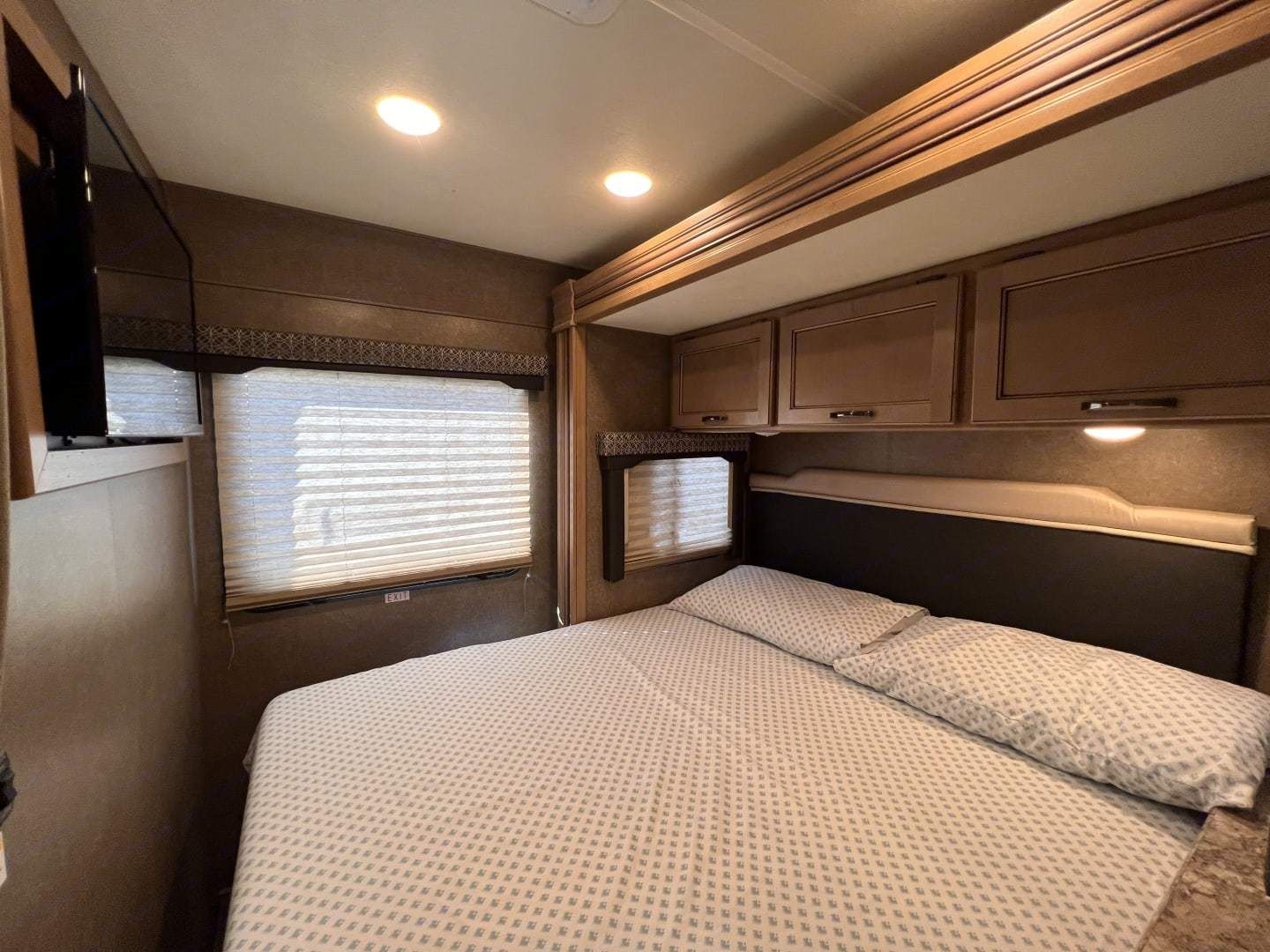 Photo 1 - 2020 Thor Motor Coach Class C Motorhome rental photo 19