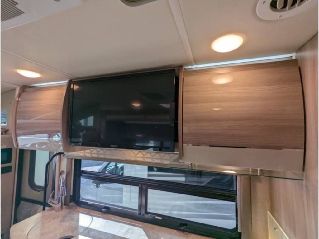 Photo 4 - 2019 Winnebago Class C Motorhome rental photo 9