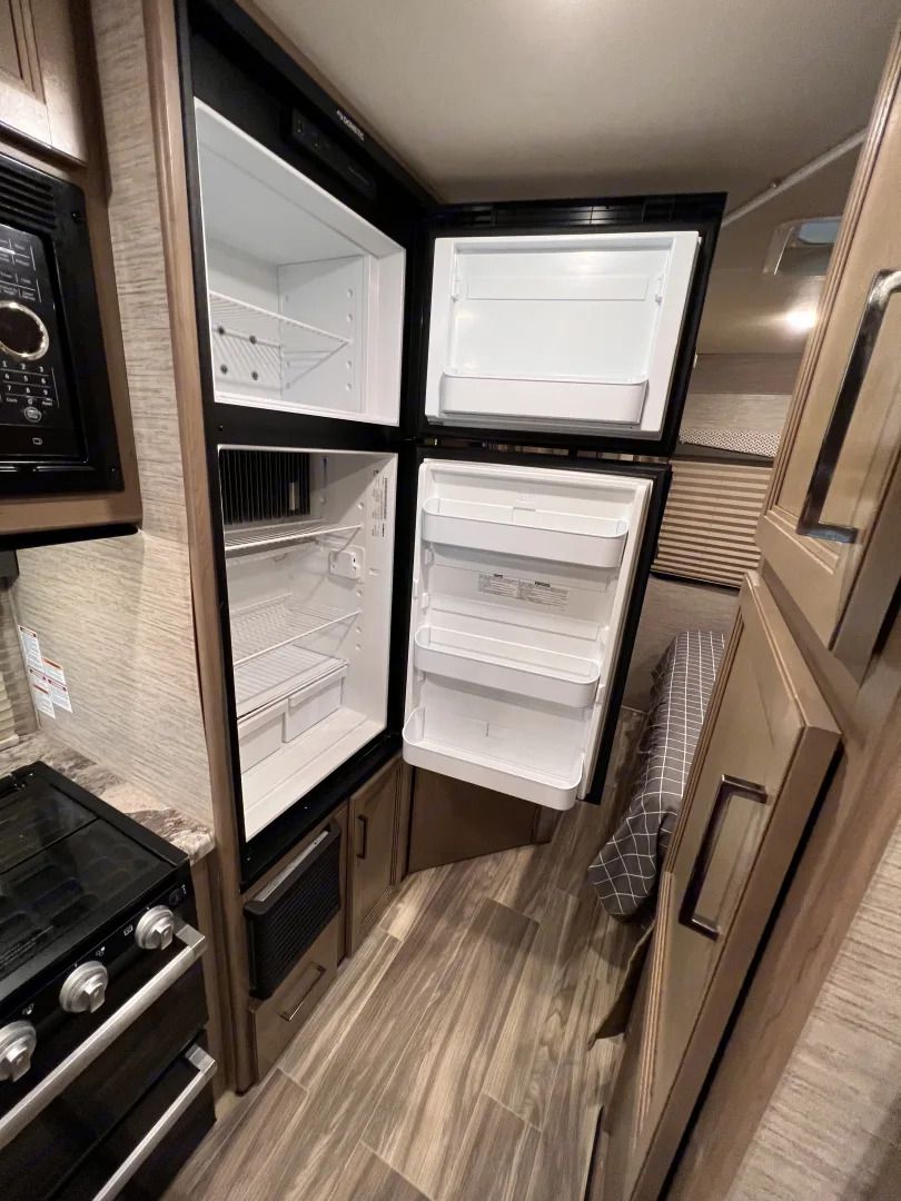 Photo 0 - 2022 Thor Motor Coach Class C Motorhome rental photo 6