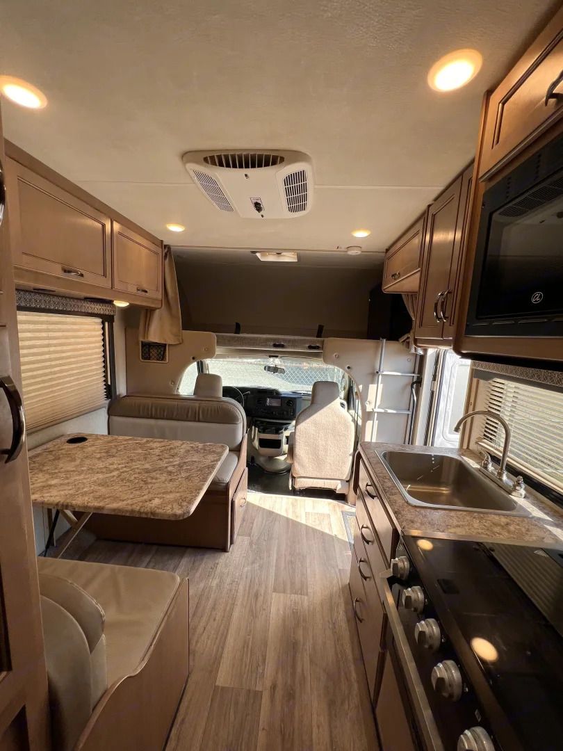Photo 0 - 2020 Thor Motor Coach Class C Motorhome rental photo 6