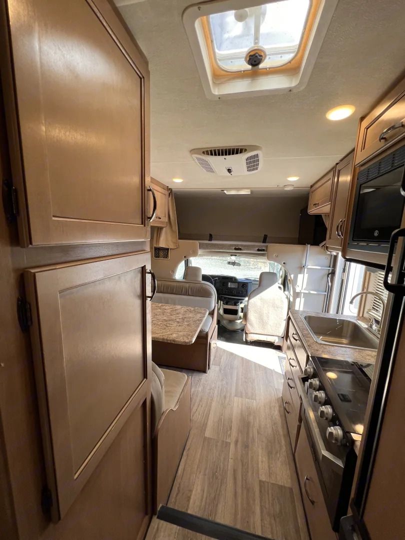 Photo 0 - 2020 Thor Motor Coach Class C Motorhome rental photo 8