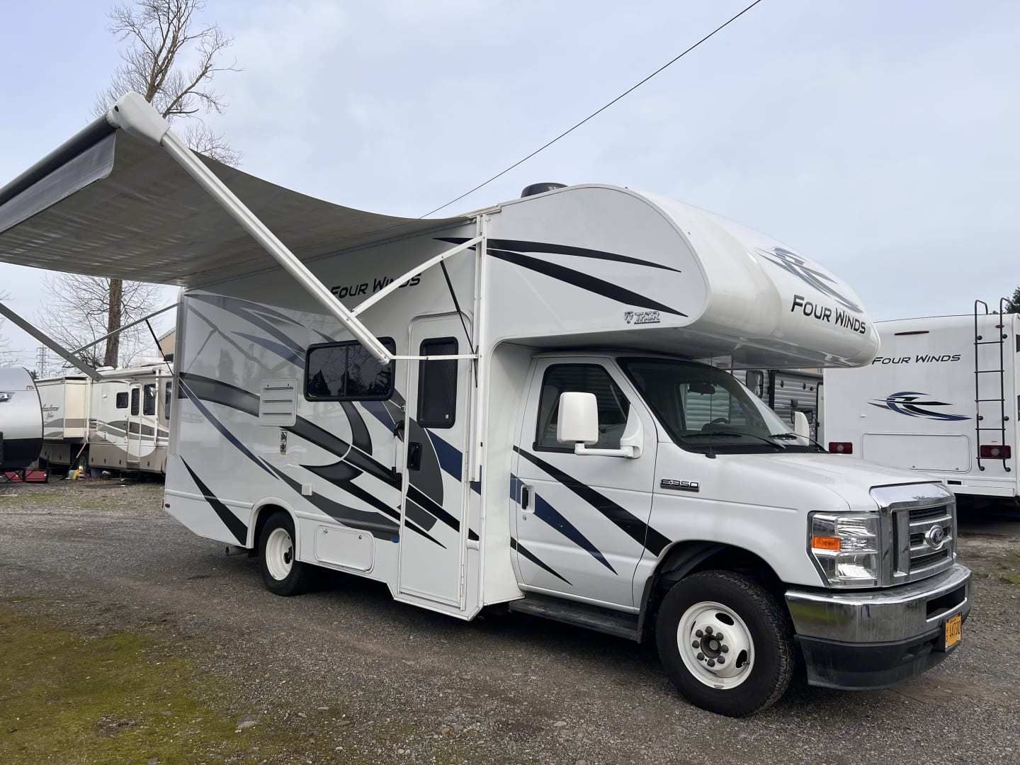 Photo 0 - 2022 Thor Motor Coach Class C Motorhome rental photo 11