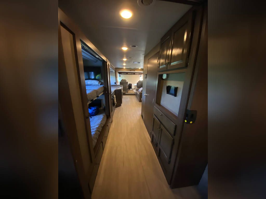 Photo 1 - 2019 Thor Class A Motorhome rental photo 4