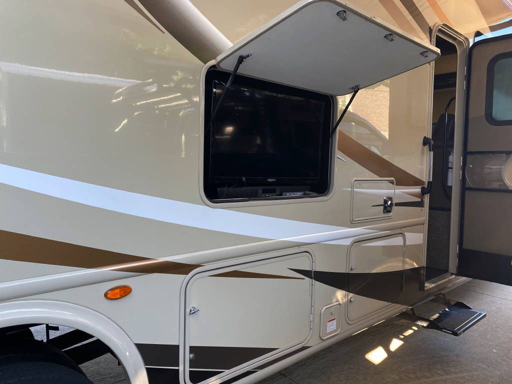 Photo 1 - 2019 Thor Class A Motorhome rental photo 13