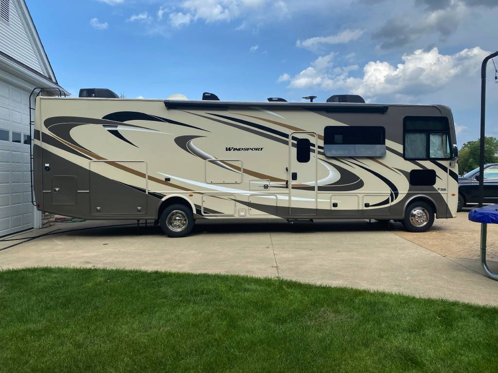 Photo 2 - 2019 Thor Class A Motorhome rental photo 16